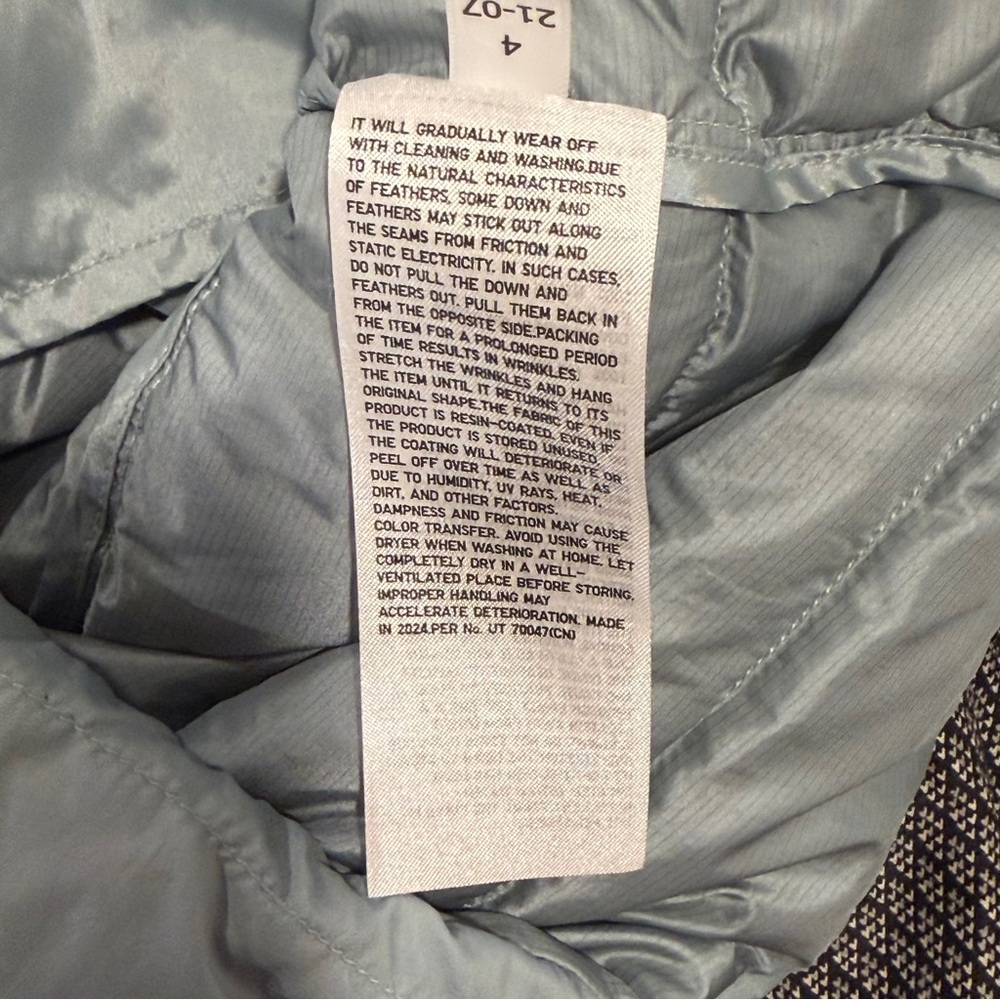 Uniqlo Women's Size L Gray Ultra Light Down Puffer Vest Water‎ Repellent - Picture 5 of 5